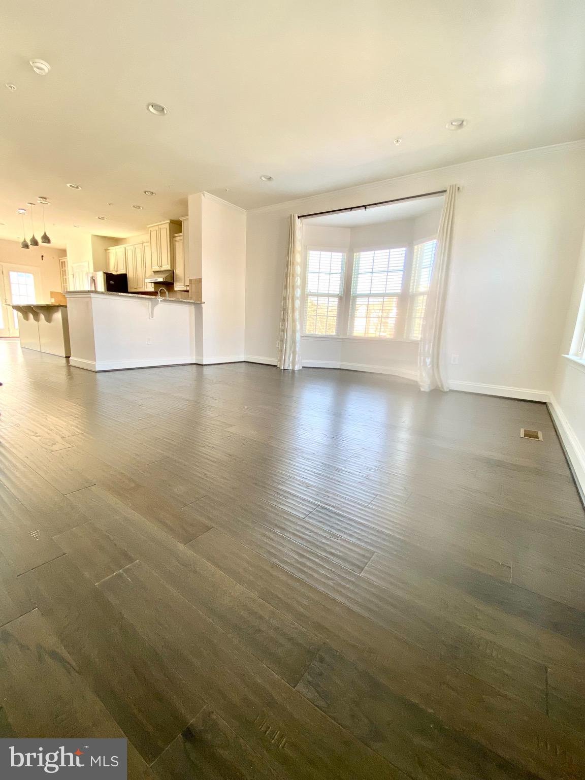 VILLAGE WEST - Residential