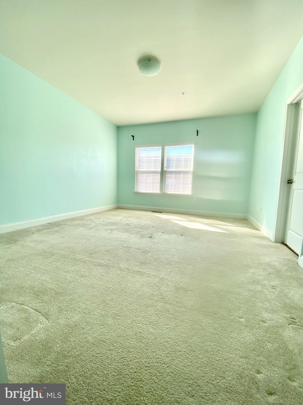 VILLAGE WEST - Residential