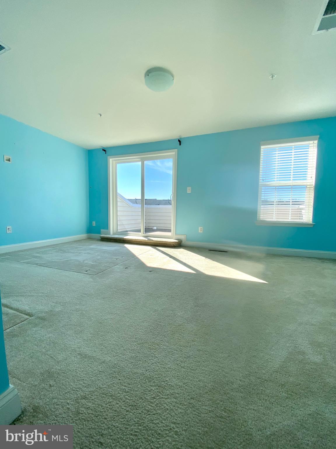 VILLAGE WEST - Residential