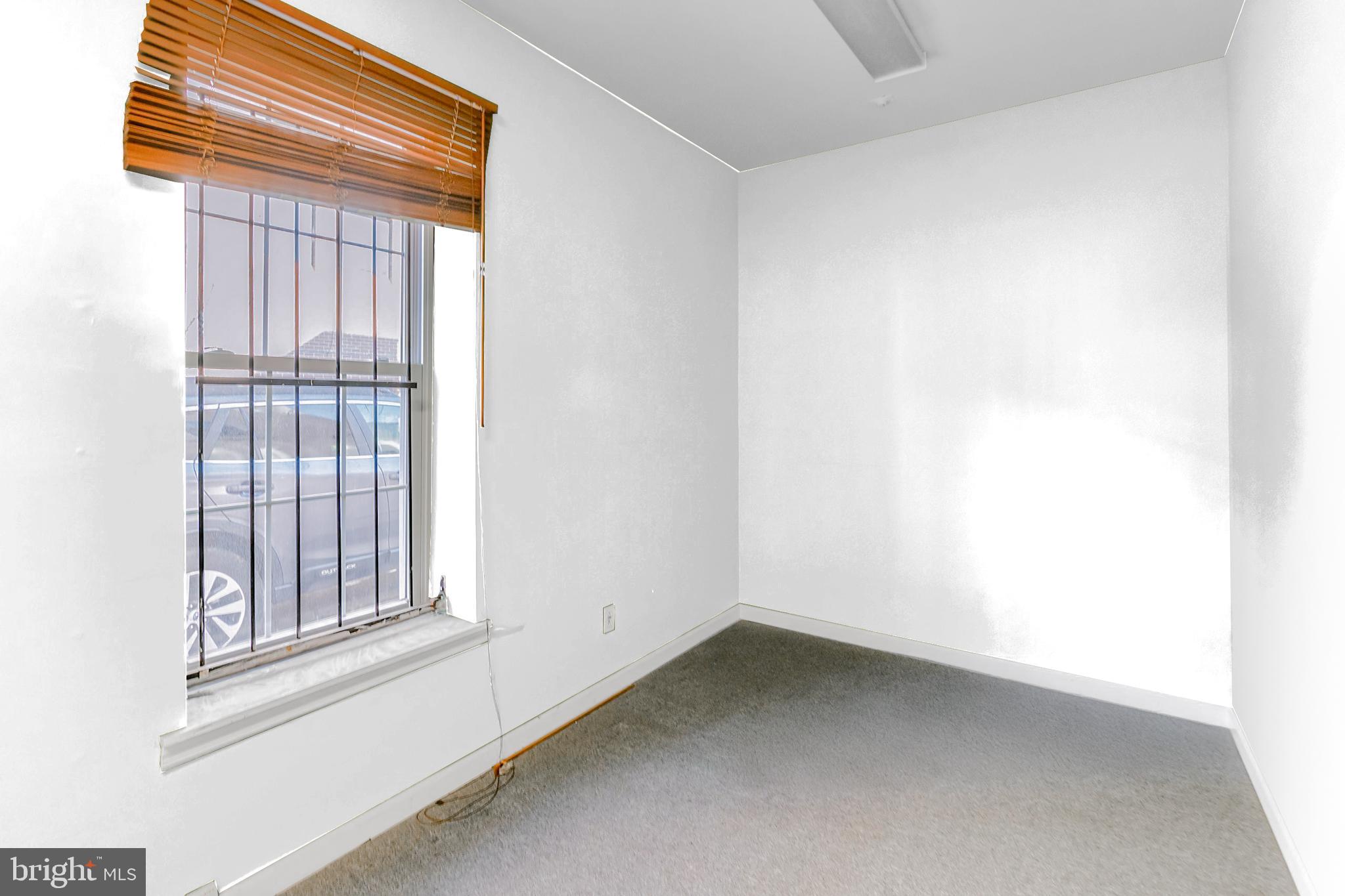 GRADUATE HOSPITAL - Commercial Lease