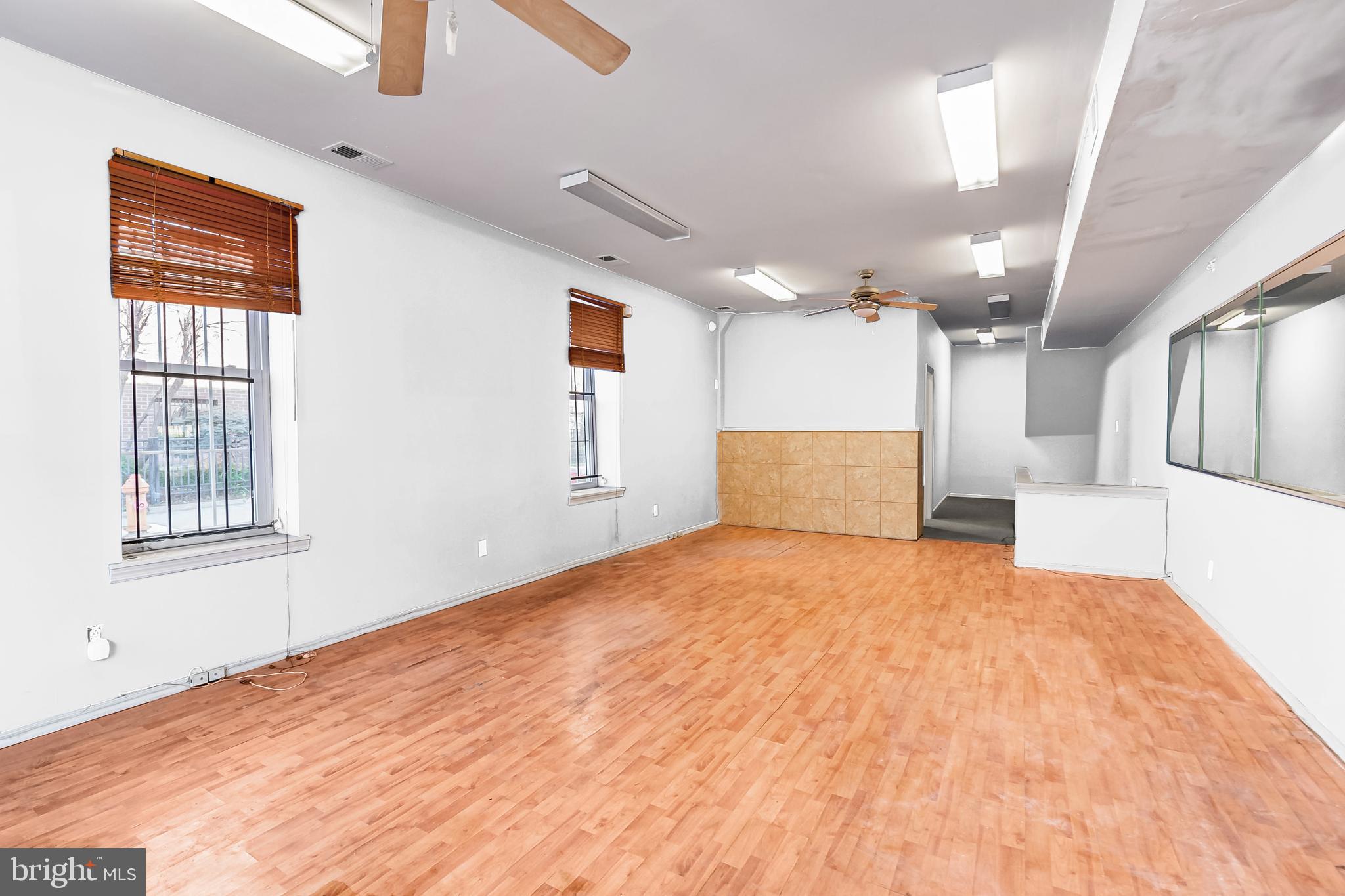 GRADUATE HOSPITAL - Commercial Lease