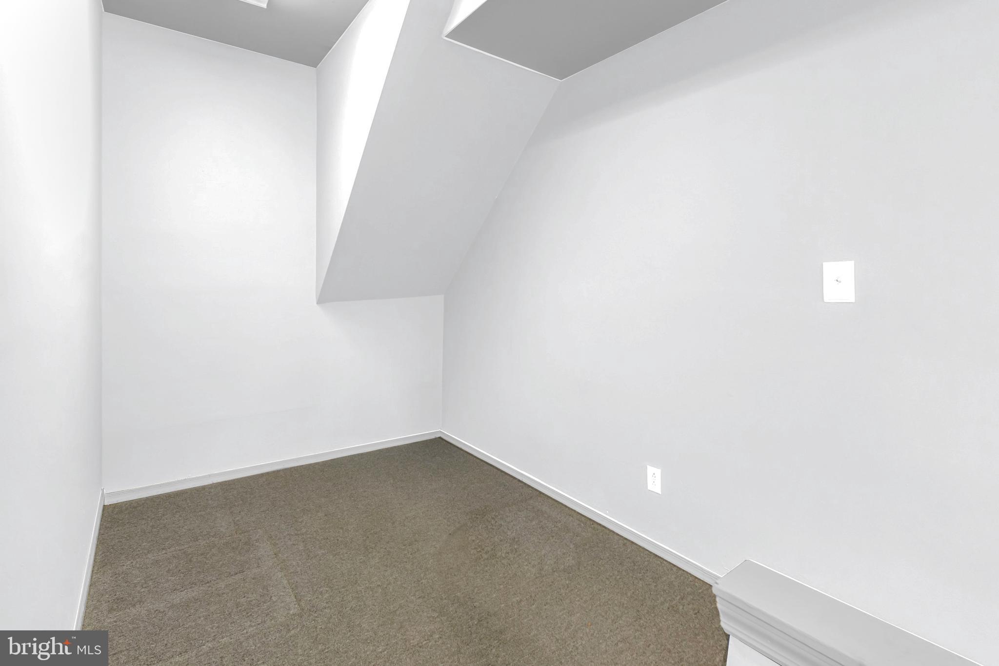 GRADUATE HOSPITAL - Commercial Lease