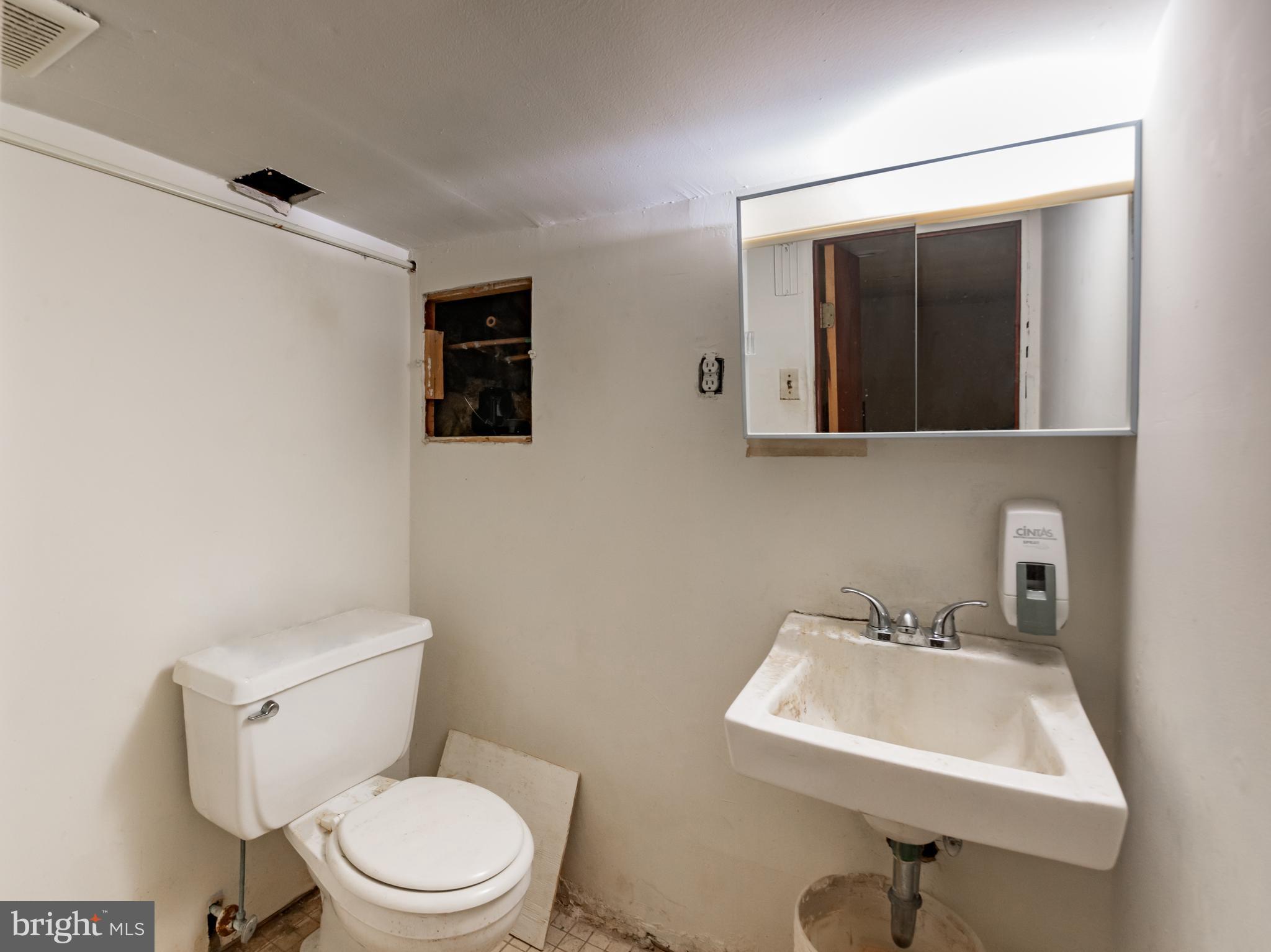 GRADUATE HOSPITAL - Commercial Lease