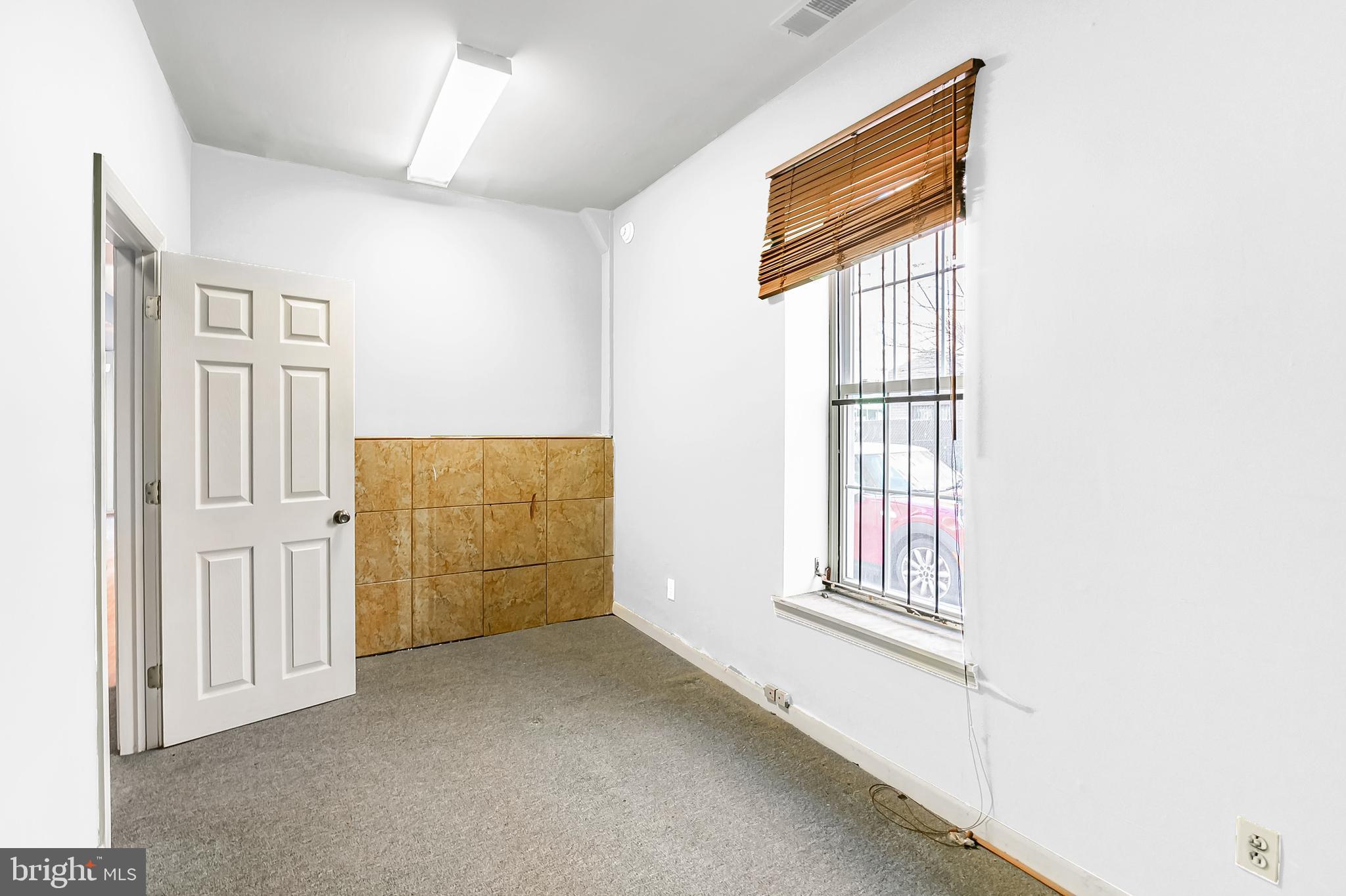 GRADUATE HOSPITAL - Commercial Lease