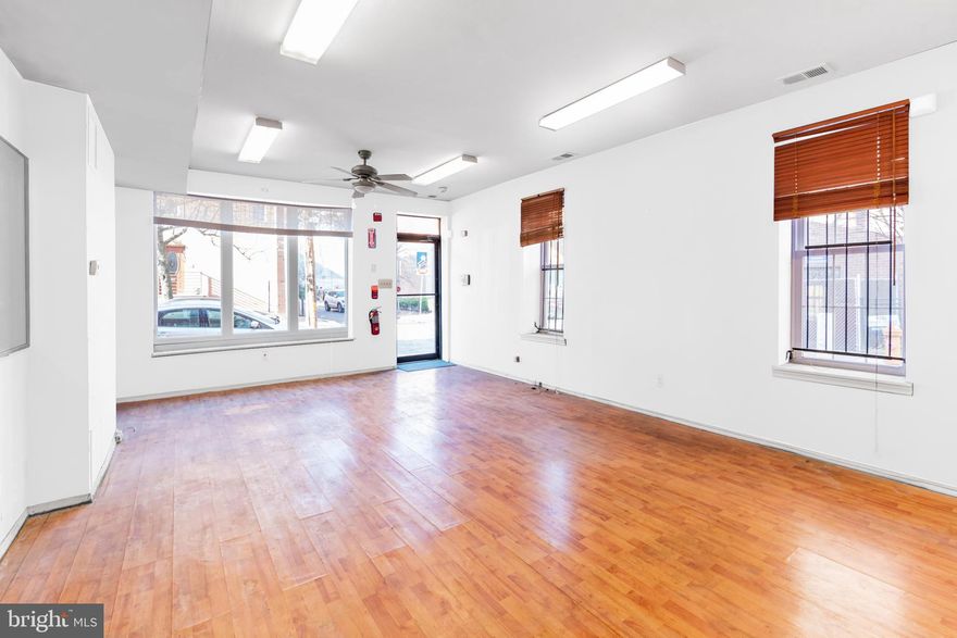 This commercial space is located in the heart of Graduate Hospital at 18th and Kater Street! The space features an open floor plan with hardwood floors and a partially finished basement with half bathroom.

*Triple Net Lease + All Utilities
*RM1 zoning 
*1237 SQFT