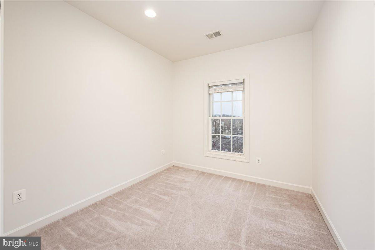 VILLAGES OF URBANA - Residential Lease