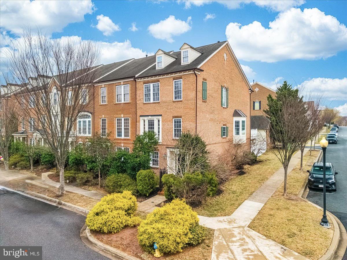 VILLAGES OF URBANA - Residential Lease