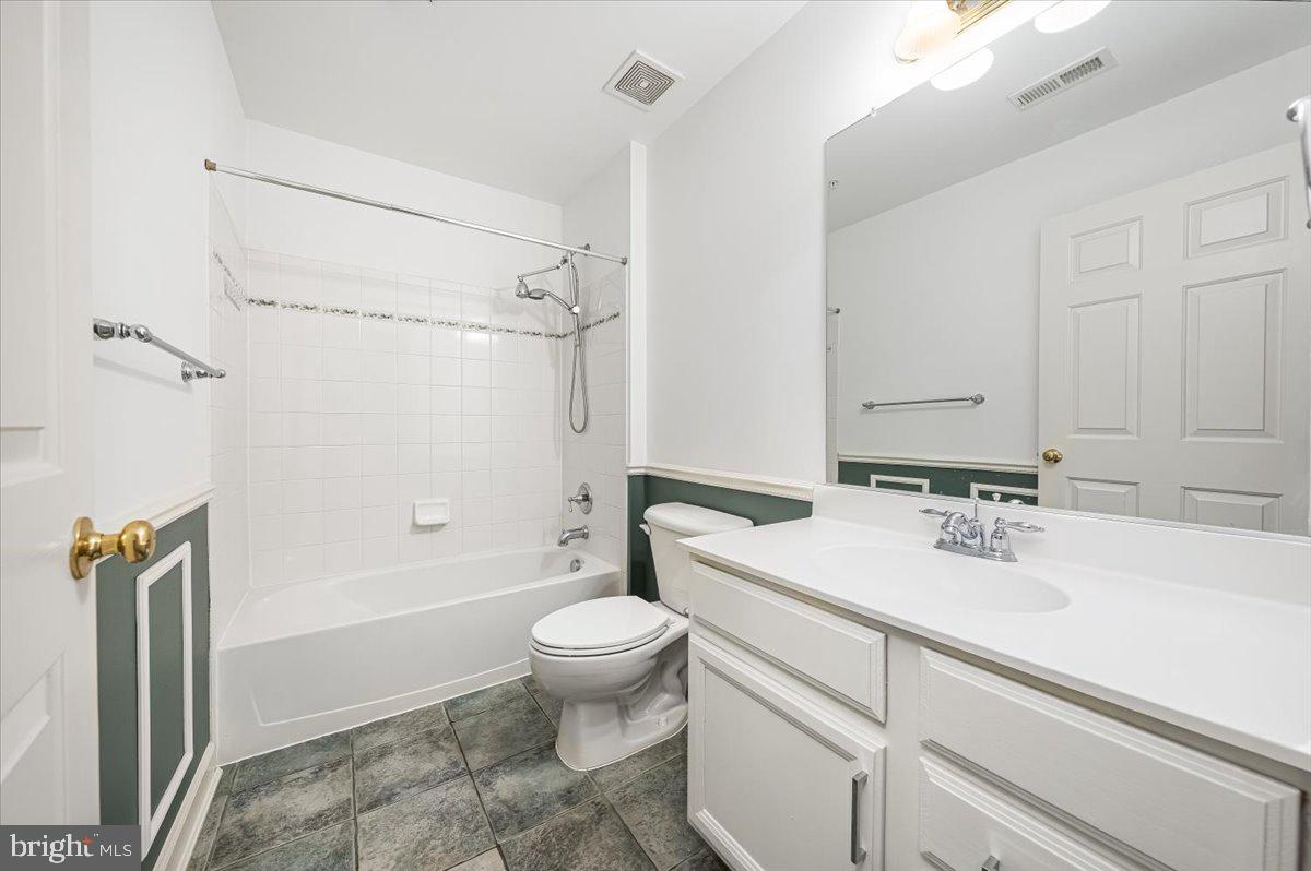 VILLAGES OF URBANA - Residential Lease