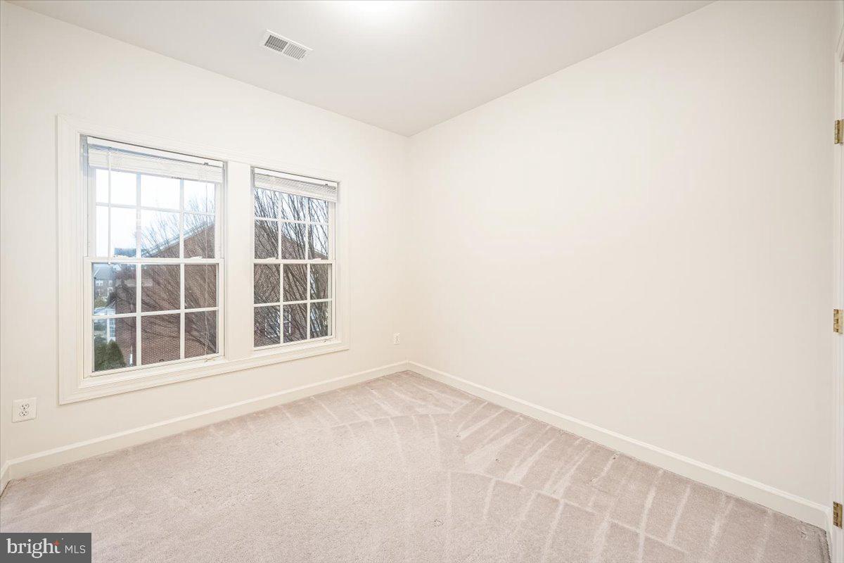 VILLAGES OF URBANA - Residential Lease