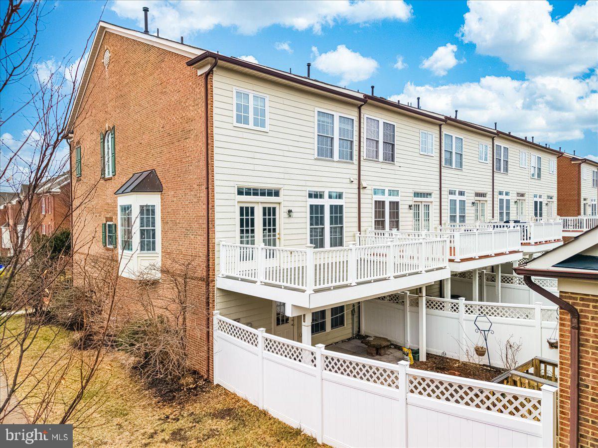 VILLAGES OF URBANA - Residential Lease