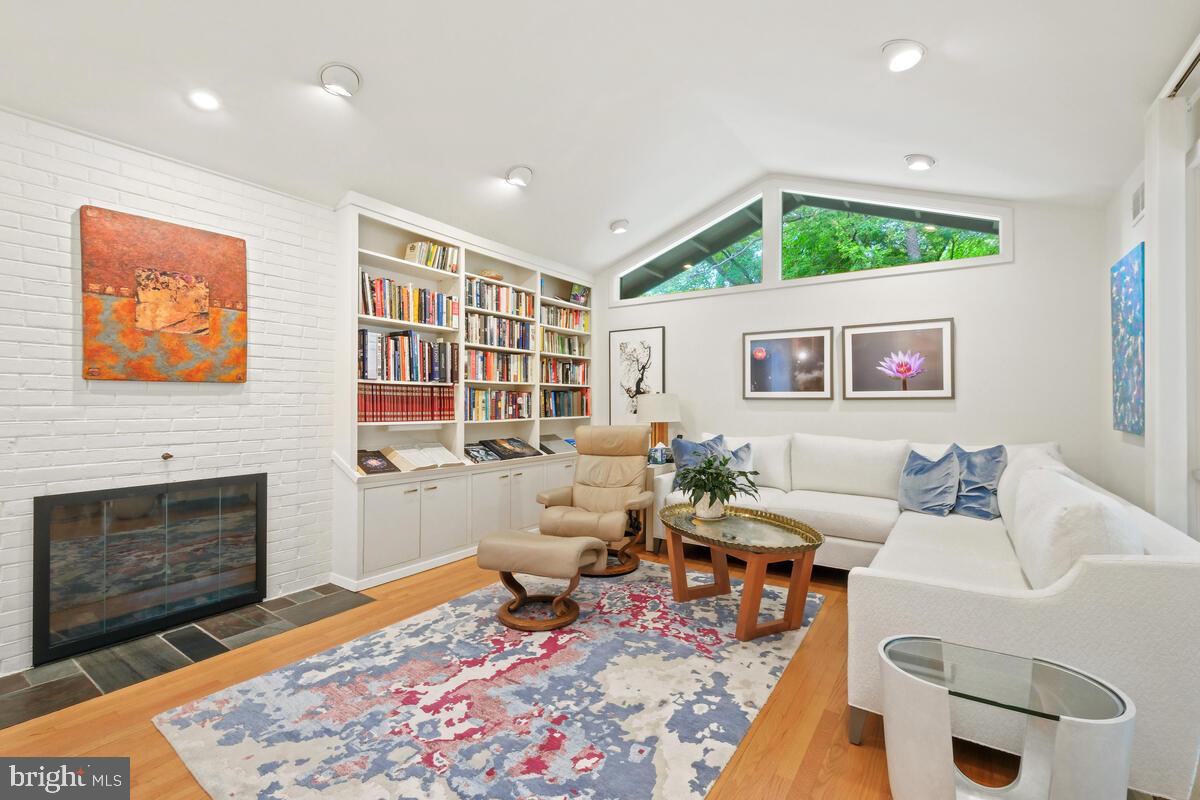 LUXMANOR - Residential