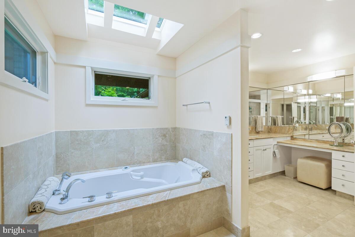 LUXMANOR - Residential