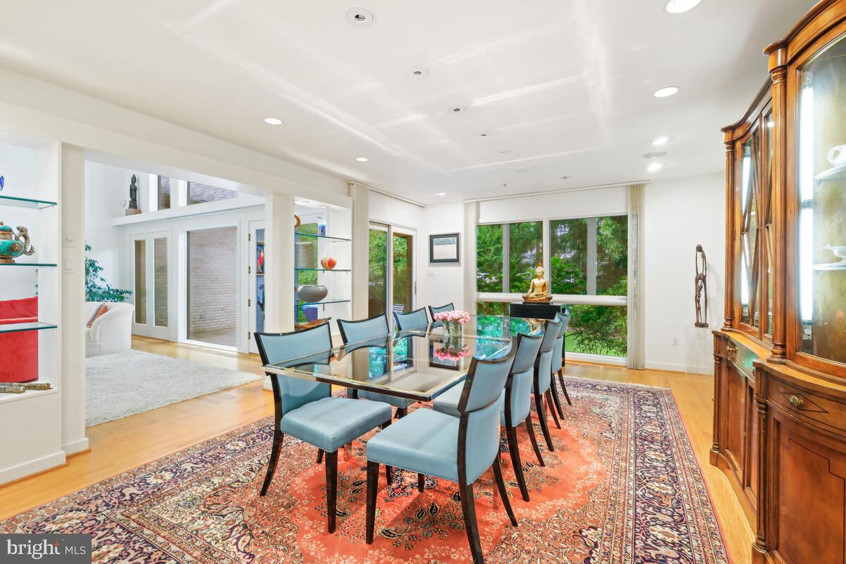 LUXMANOR - Residential