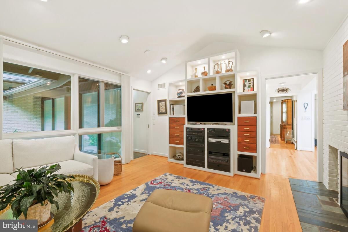 LUXMANOR - Residential