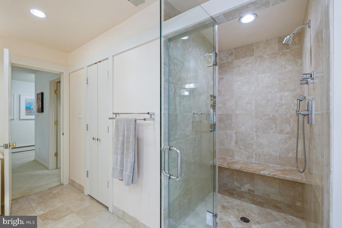 LUXMANOR - Residential