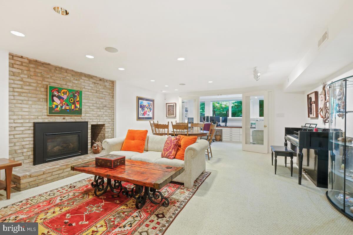 LUXMANOR - Residential