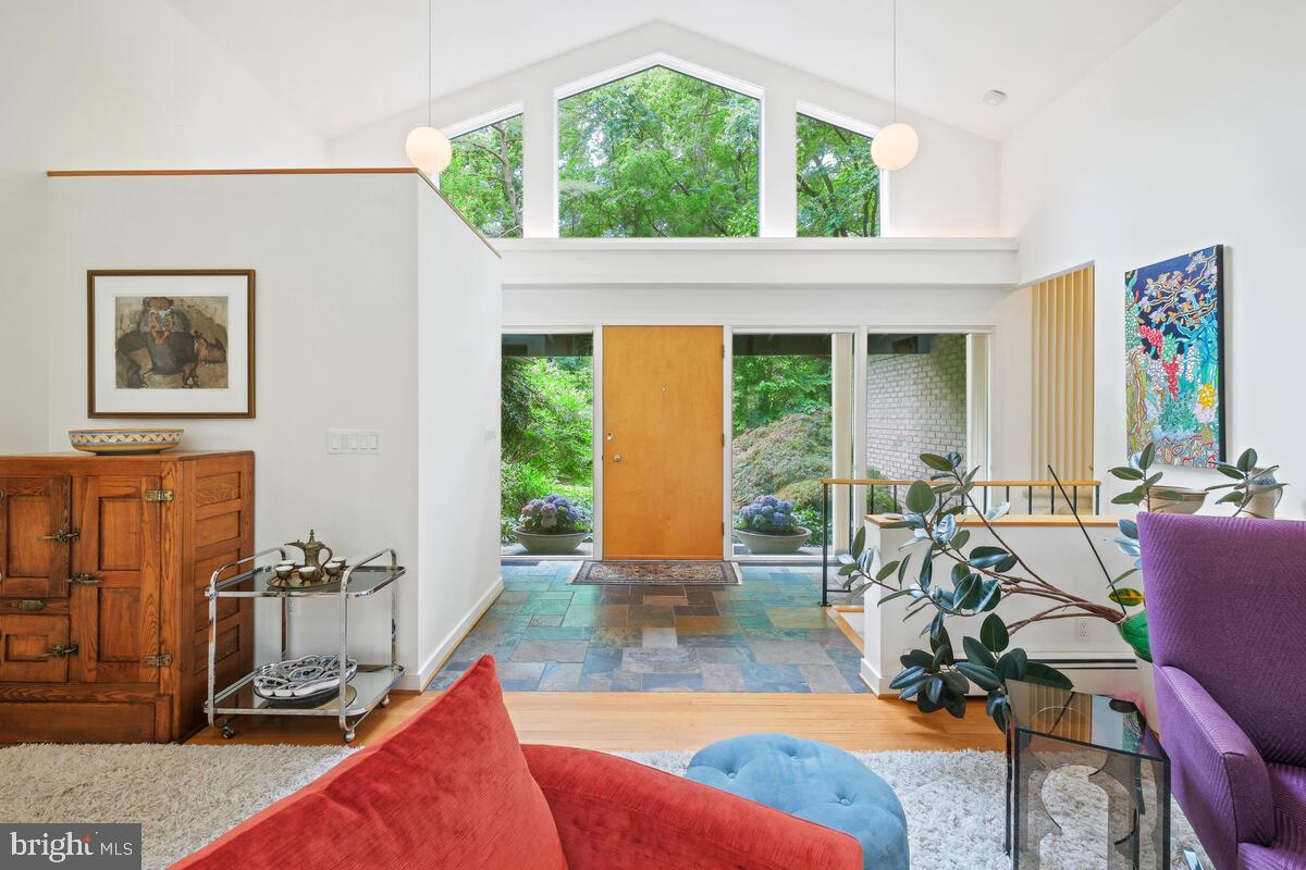 LUXMANOR - Residential