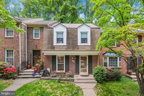 Photo of 7344 Greentree Road, BETHESDA, MD 20817 (MLS # MDMC2227664)