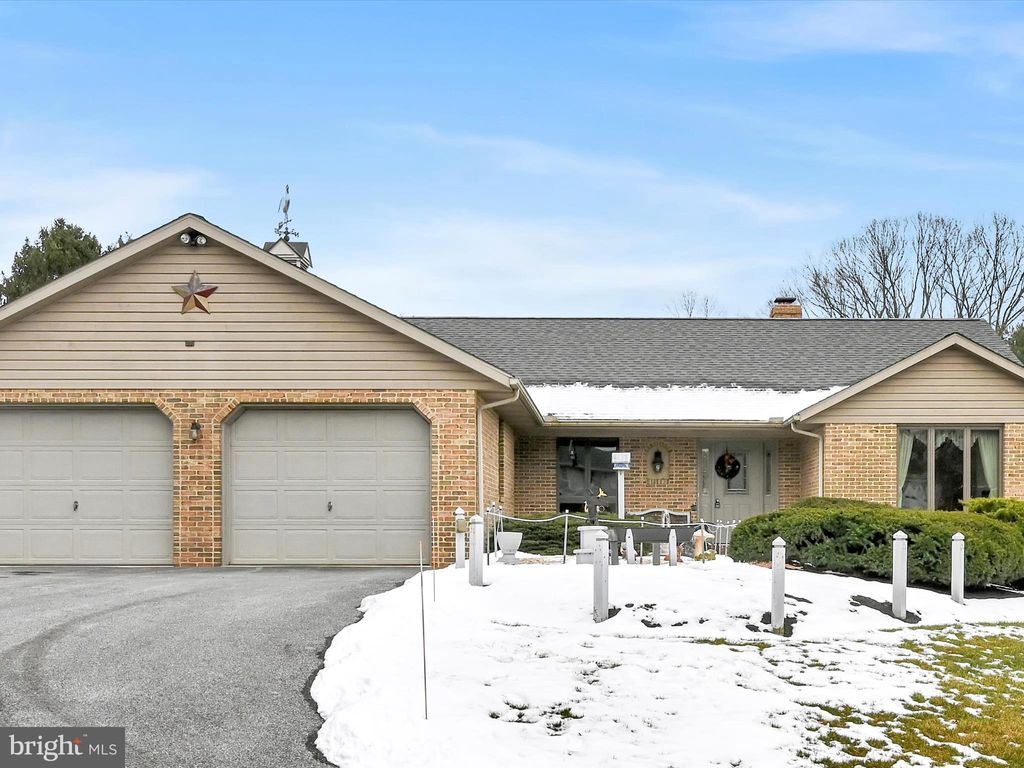 Photo of 10 Farm Lane, LITITZ, PA 17543 (MLS # PALA2063576)
