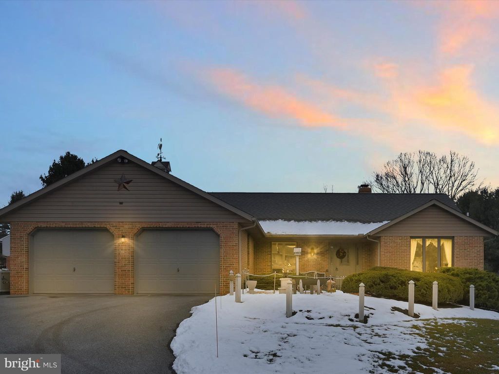 Photo of 10 Farm Lane, LITITZ, PA 17543 (MLS # PALA2063576)