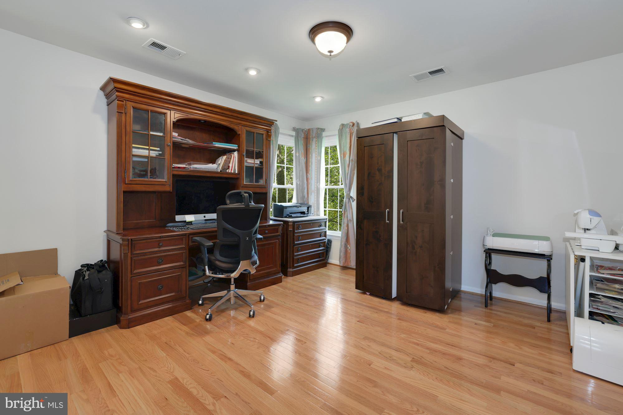 SPRING MEADOWS - Residential