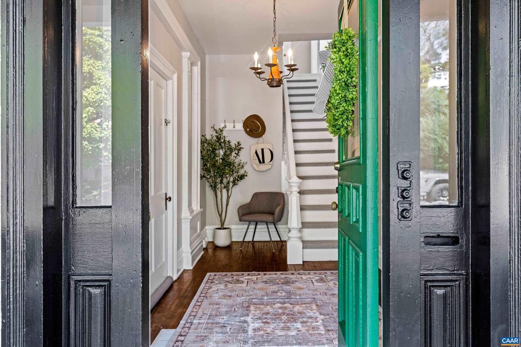 Photo of 830 W Beverley St #APT 1, STAUNTON, VA 24401 (MLS # 669751)