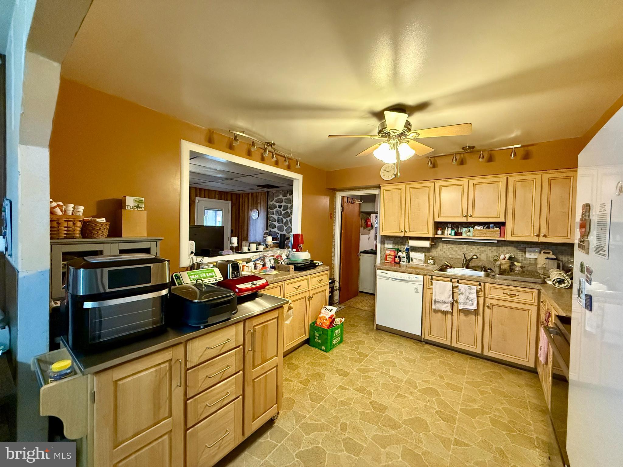 GOLDEN BEACH - Residential