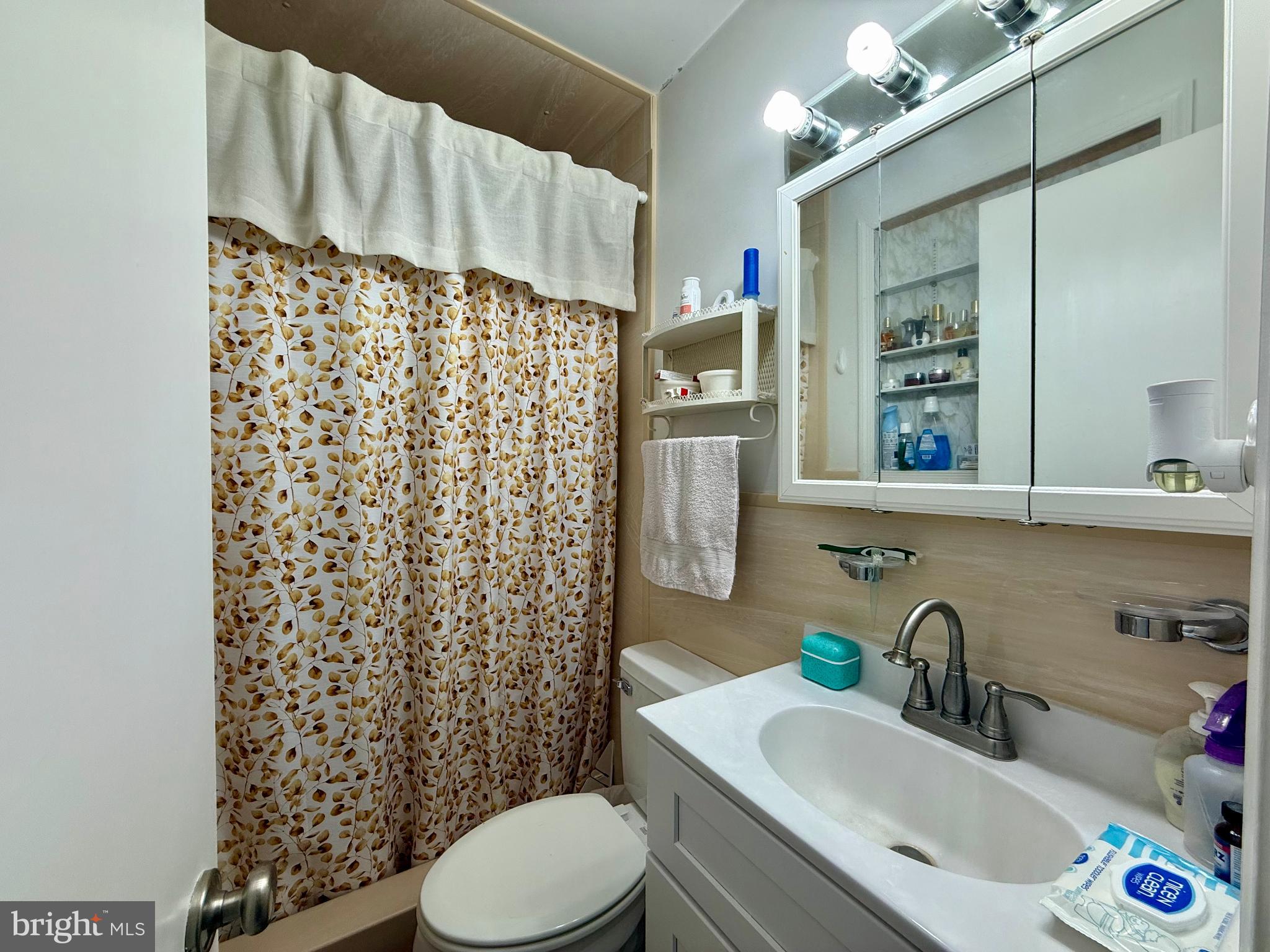 GOLDEN BEACH - Residential