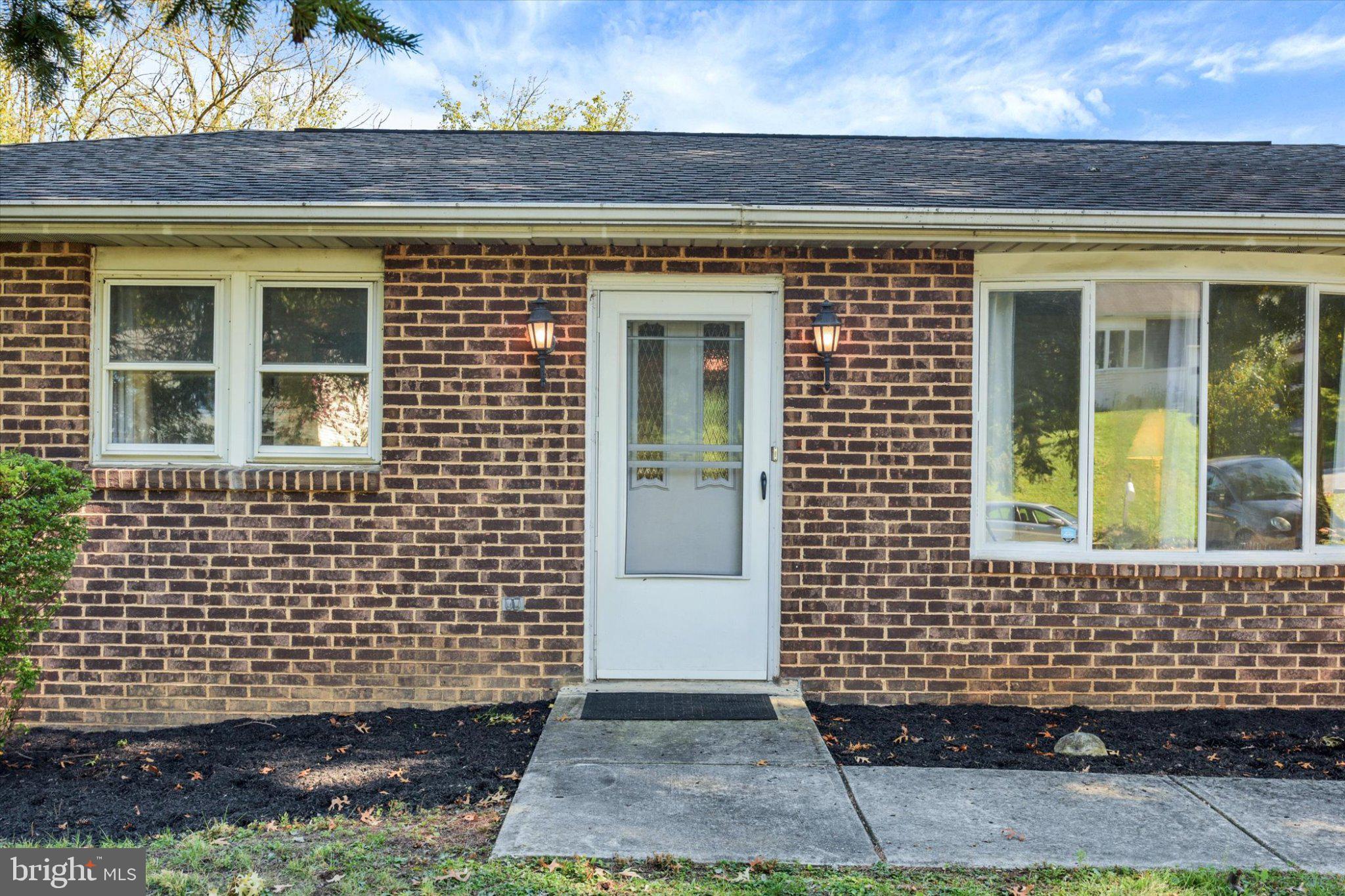 1380 KELLY ROAD