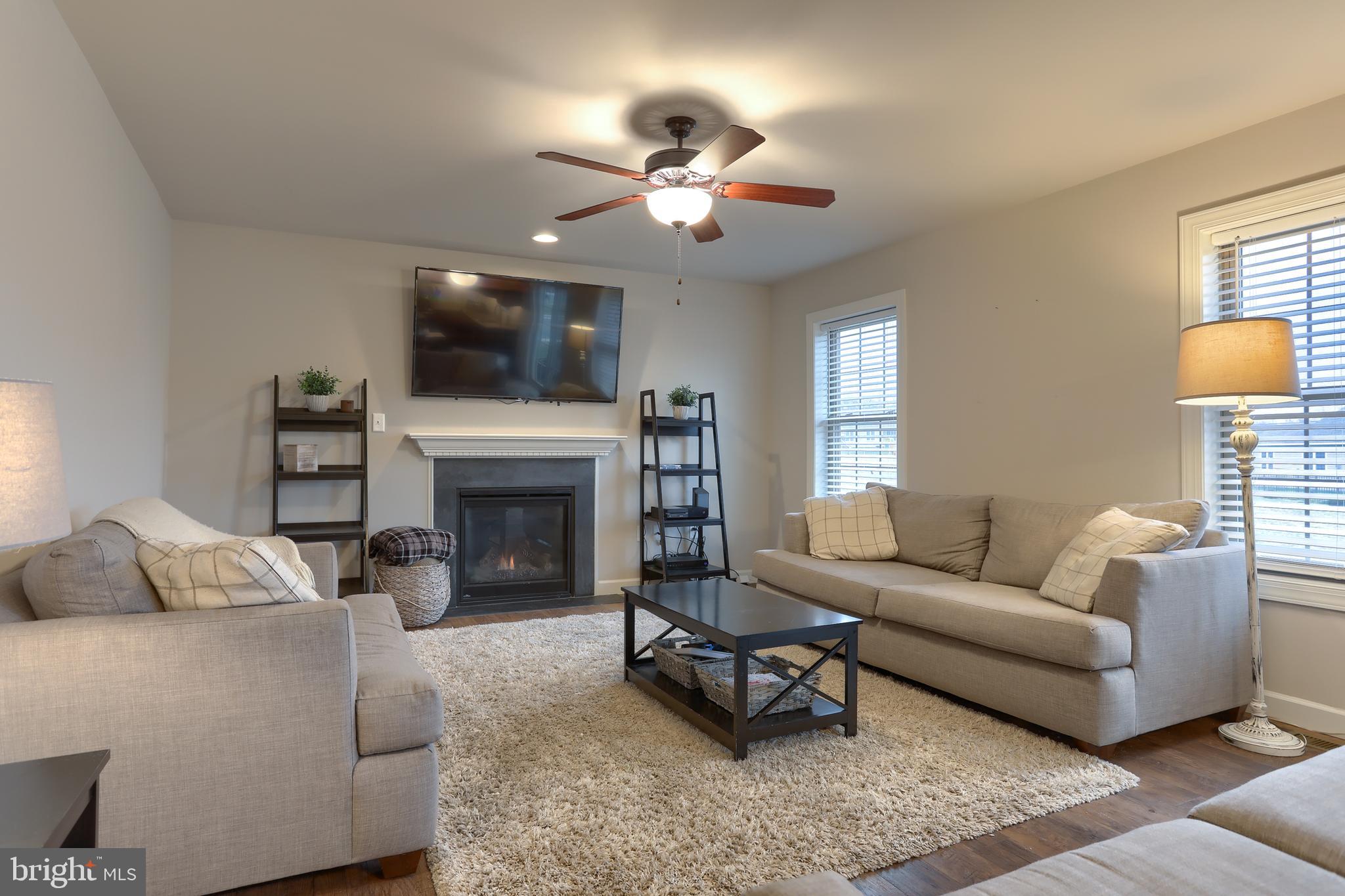 WOODLAND HILLS - Residential