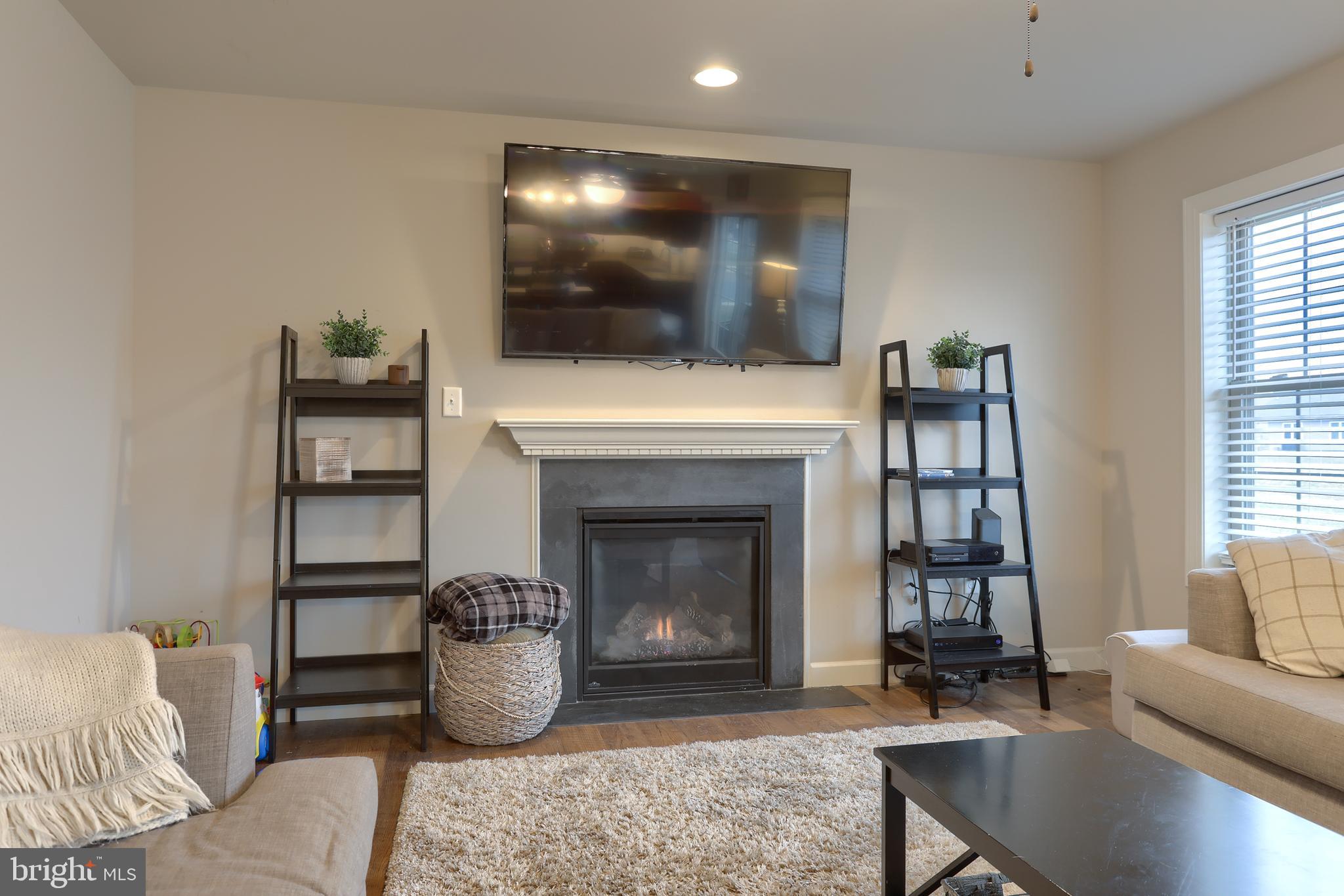 WOODLAND HILLS - Residential
