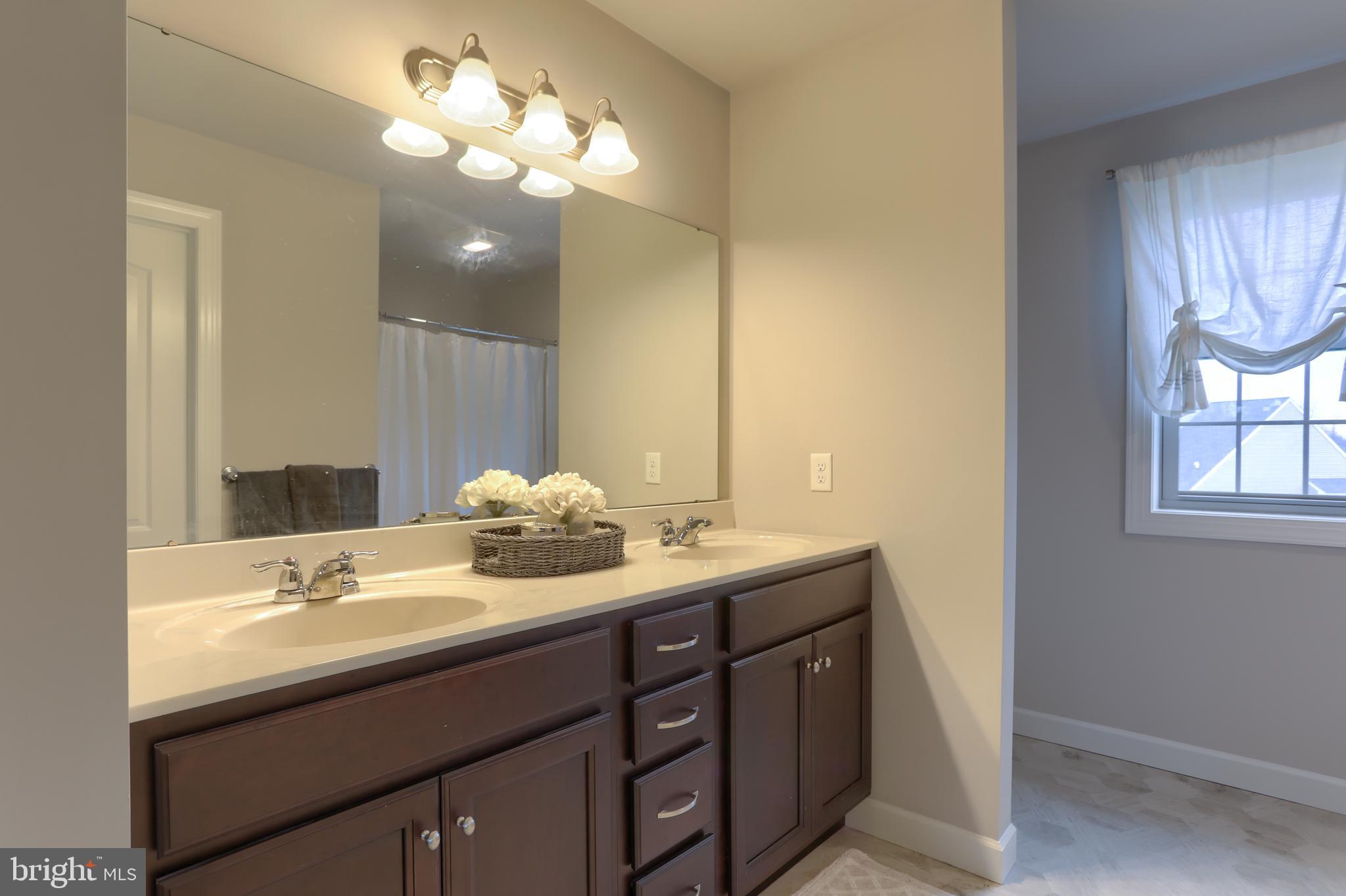 WOODLAND HILLS - Residential