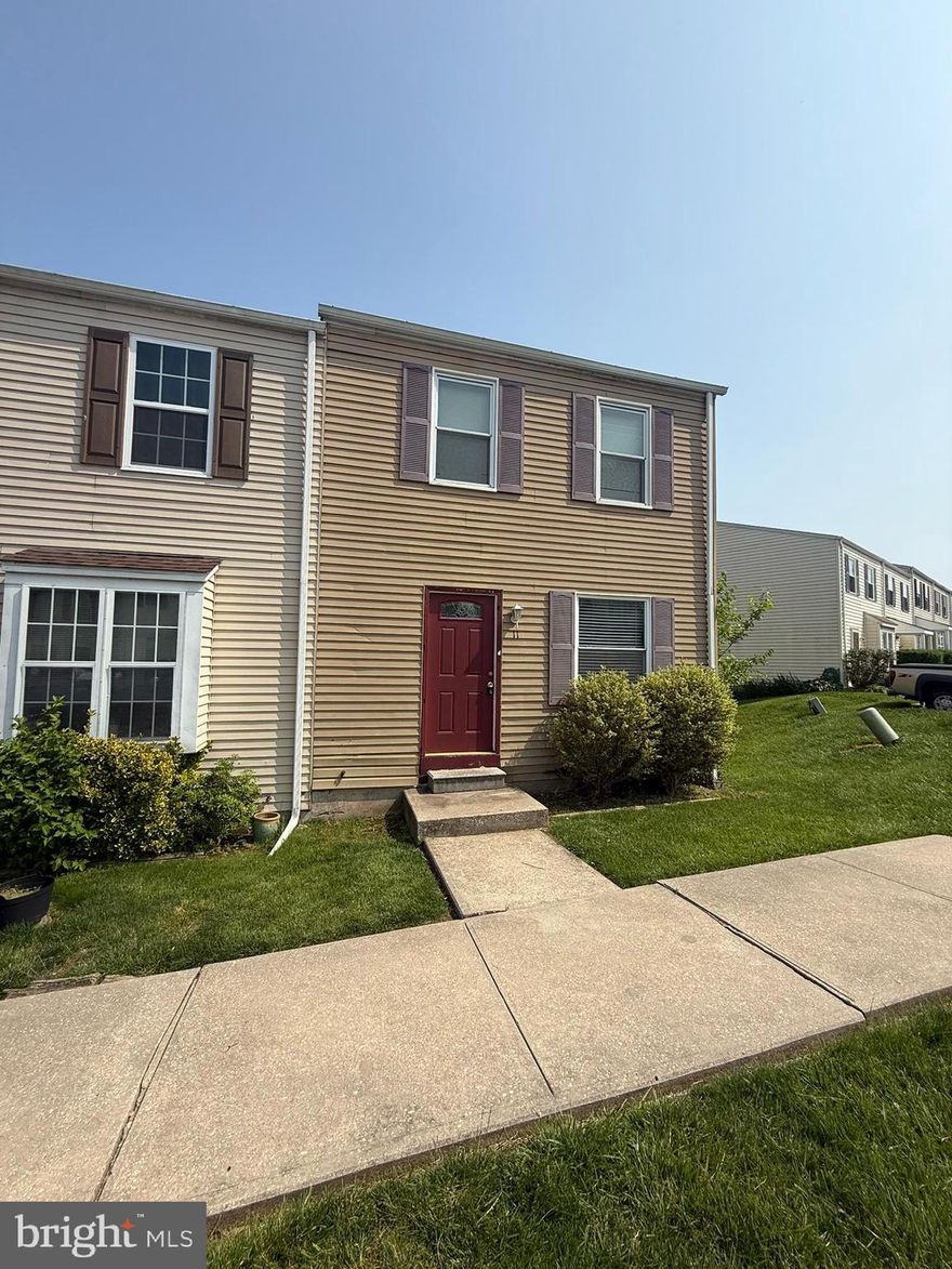 Recently updated and ideally located, this spacious end-unit townhouse is situated in a desirable community. Featuring 4 bedrooms and 2.5 bathrooms, it includes a walk-out basement and a fenced yard—perfect for outdoor living. The home offers central air conditioning and comes equipped with a stove, refrigerator, dishwasher, washer, and dryer—all provided by the landlord.