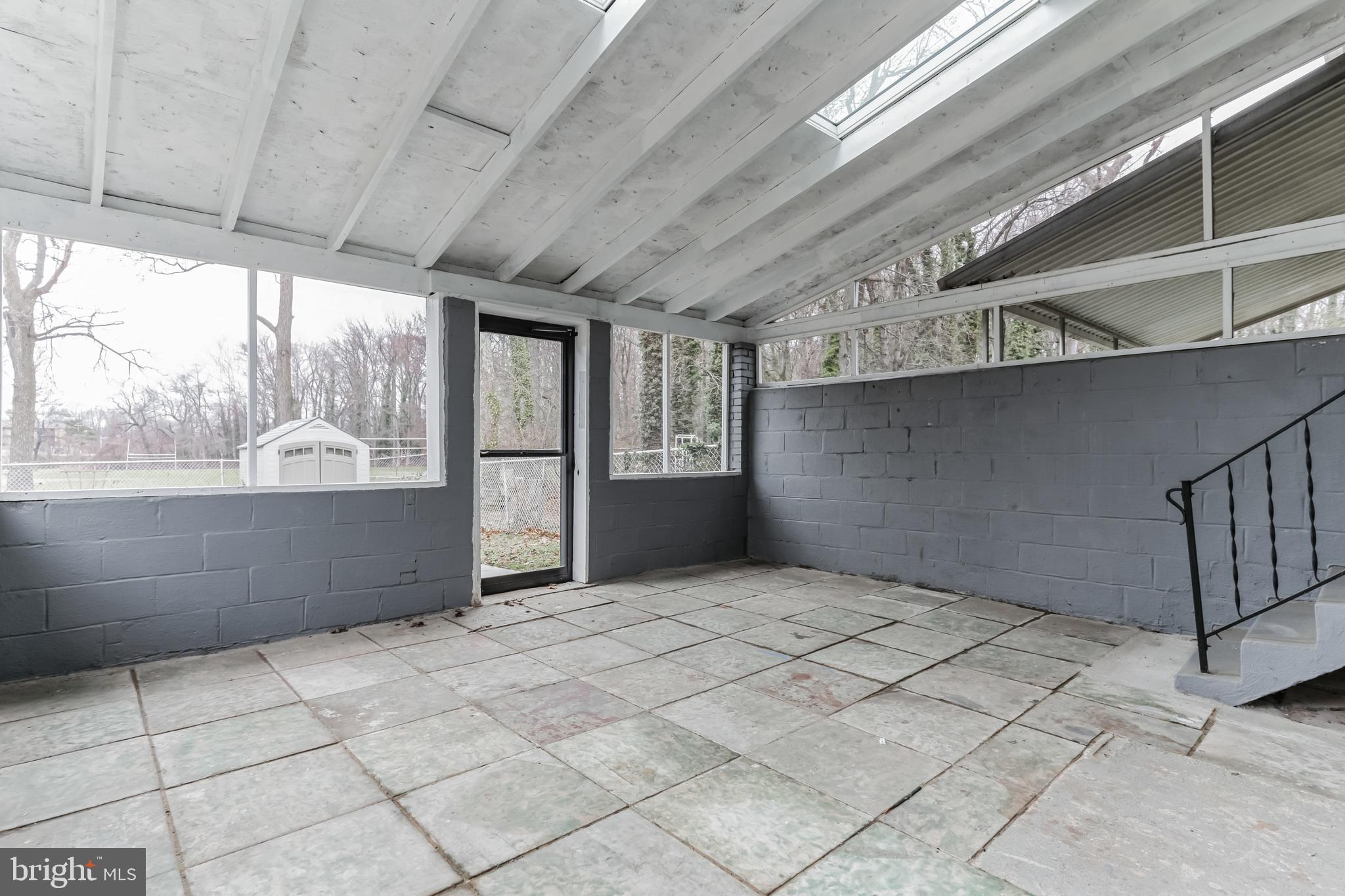 HOLLY PARK - Residential