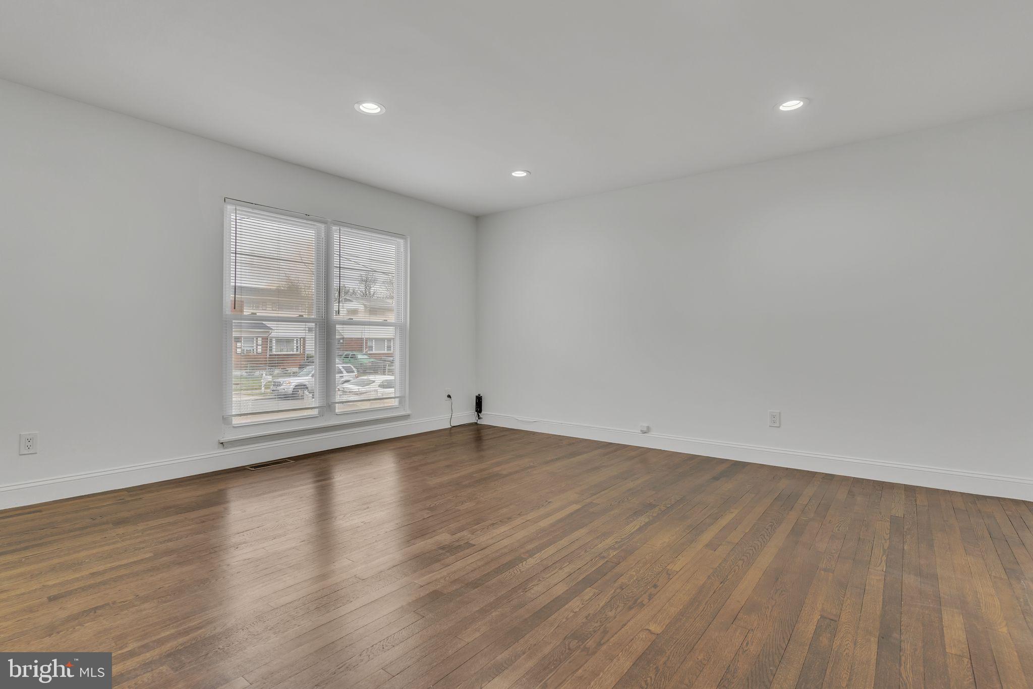 HOLLY PARK - Residential