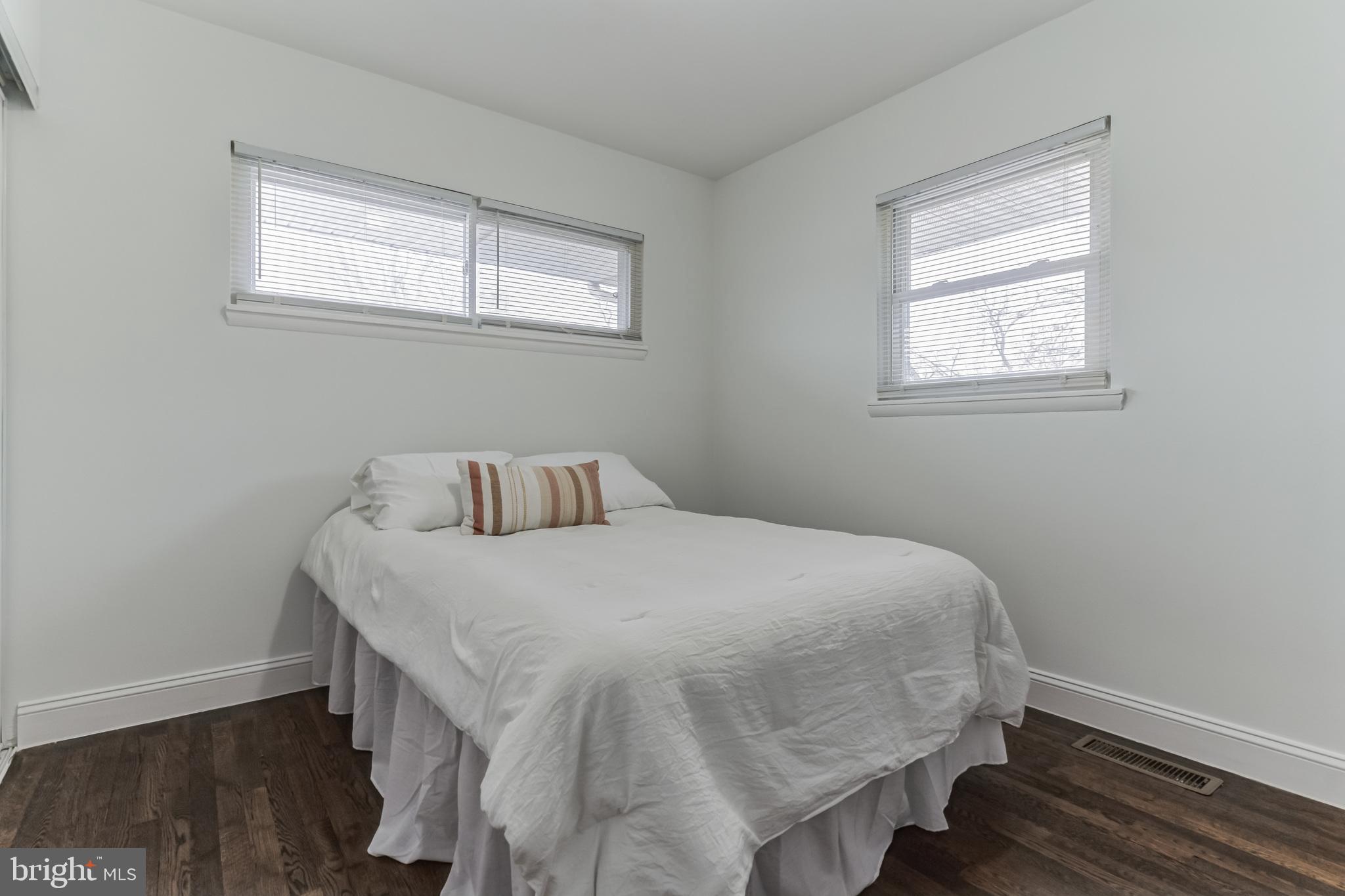 HOLLY PARK - Residential