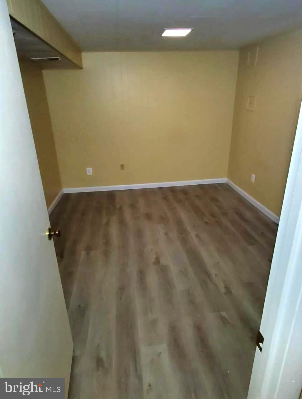 VIENNA WOODS - Residential Lease