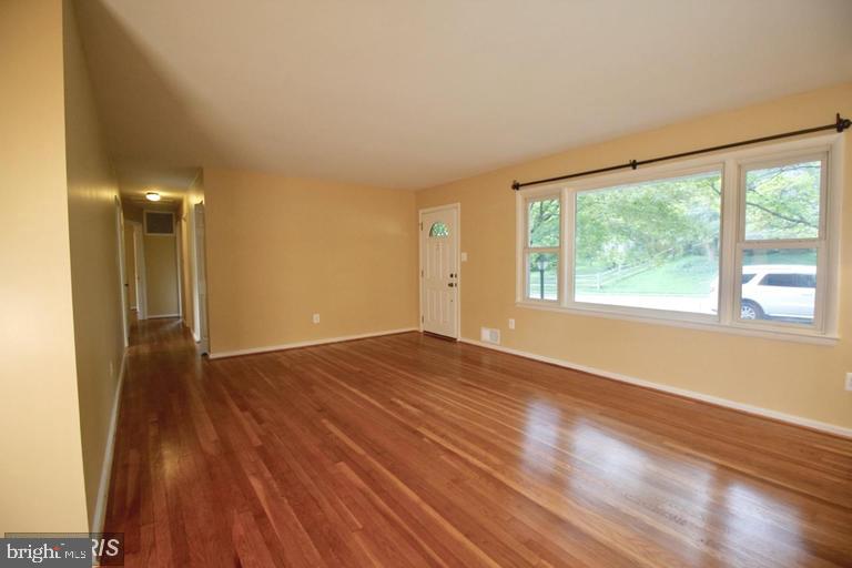 VIENNA WOODS - Residential Lease