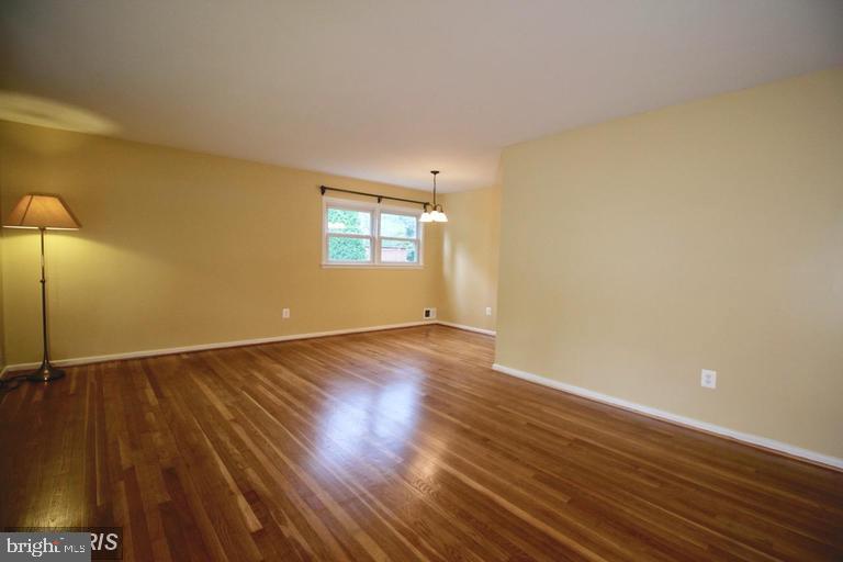 VIENNA WOODS - Residential Lease