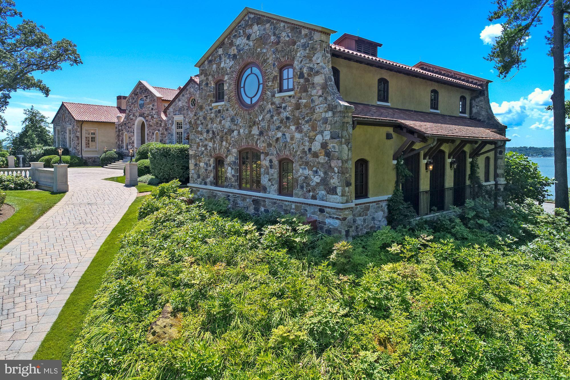 GIBSON ISLAND - Residential