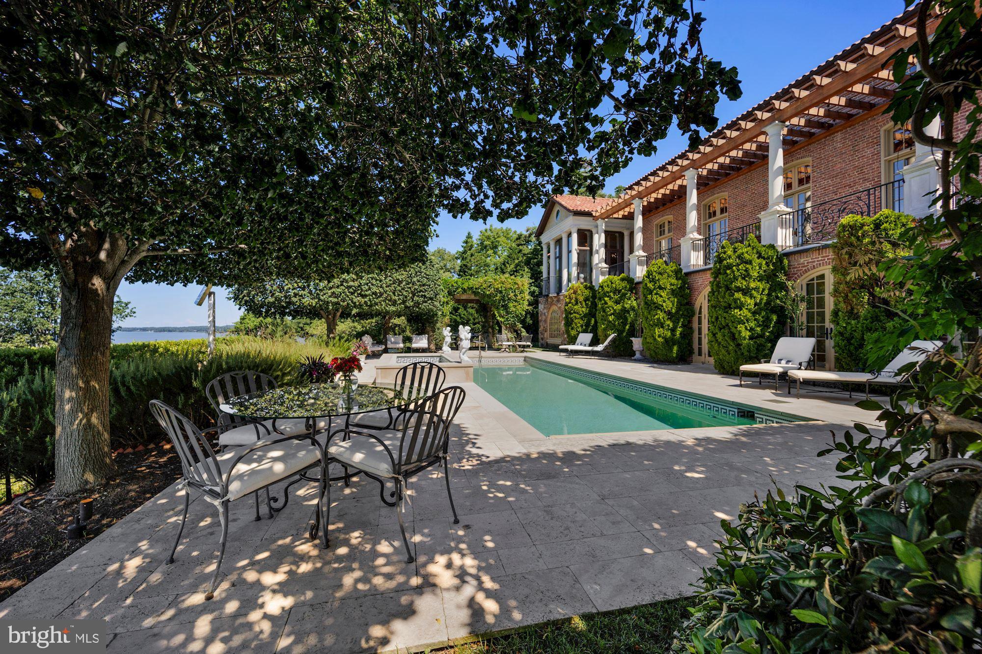 GIBSON ISLAND - Residential