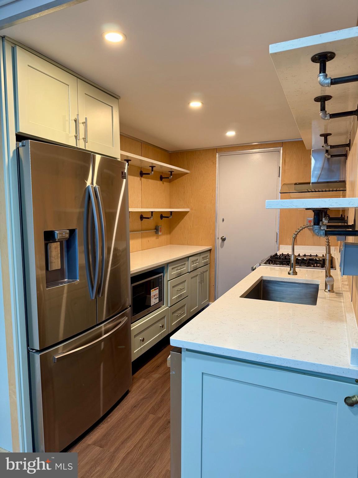 10201 GROSVENOR PLACE 1618