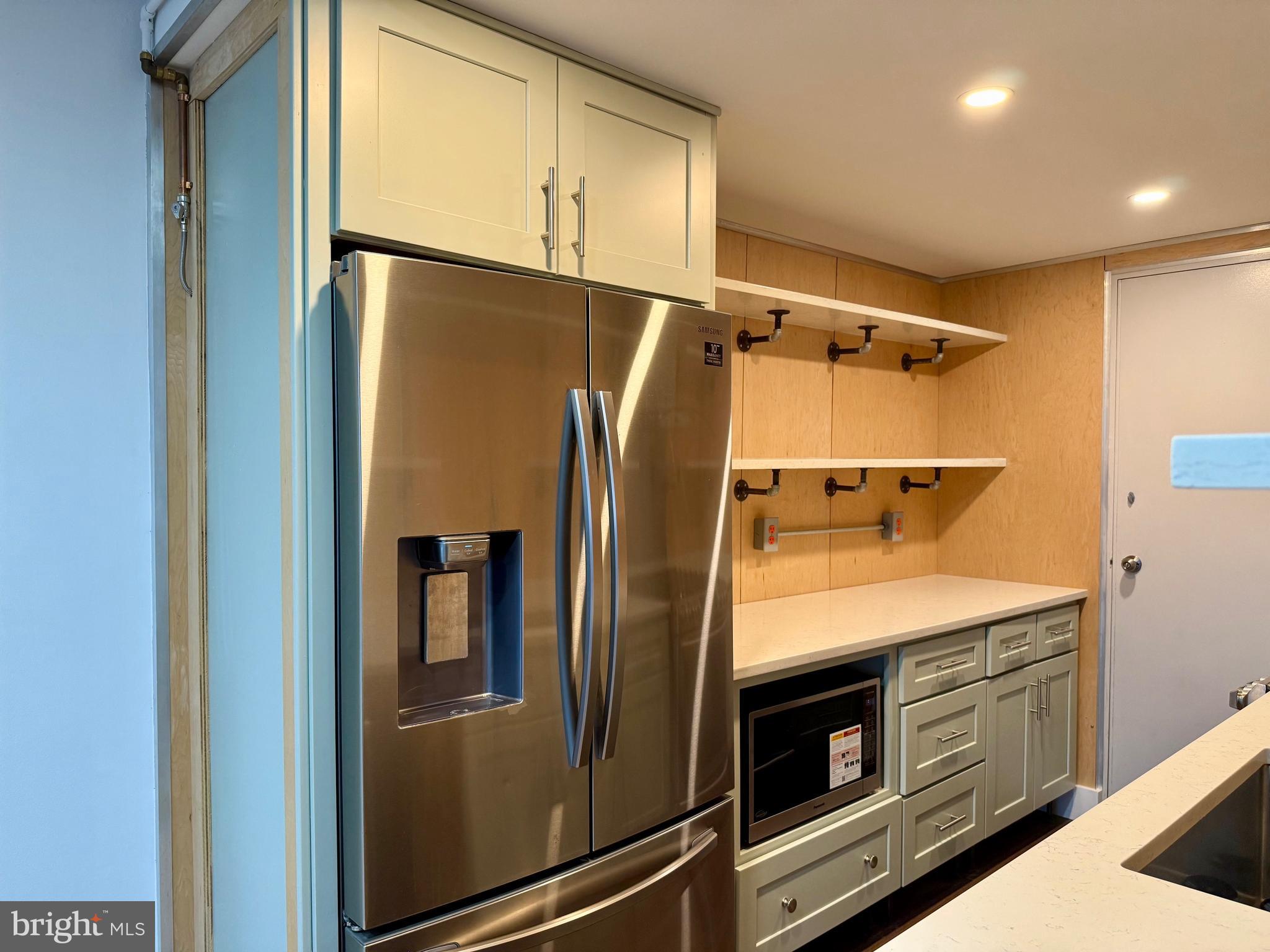 10201 GROSVENOR PLACE 1618