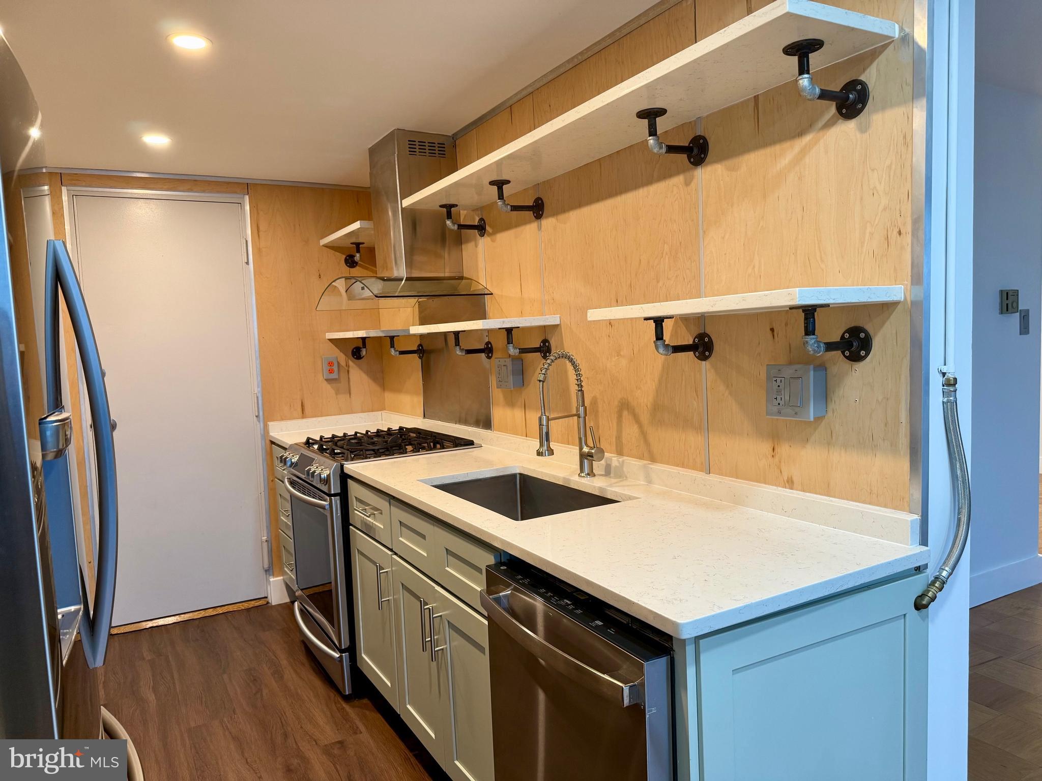 10201 GROSVENOR PLACE 1618