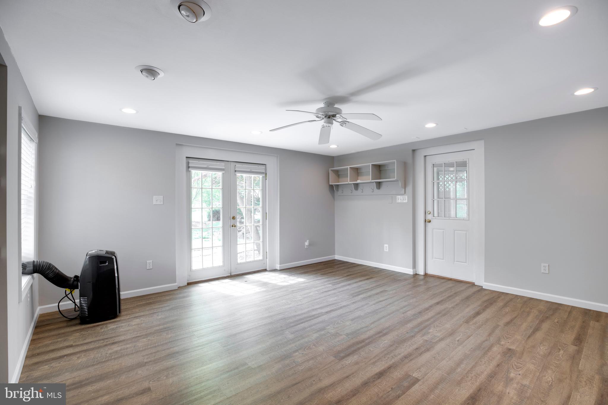 PARKSIDE MANOR - Residential