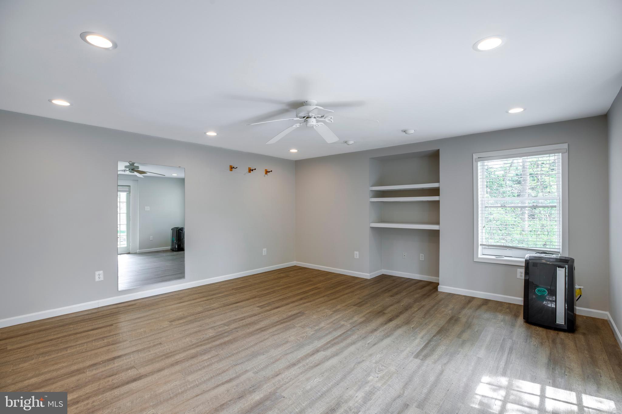 PARKSIDE MANOR - Residential