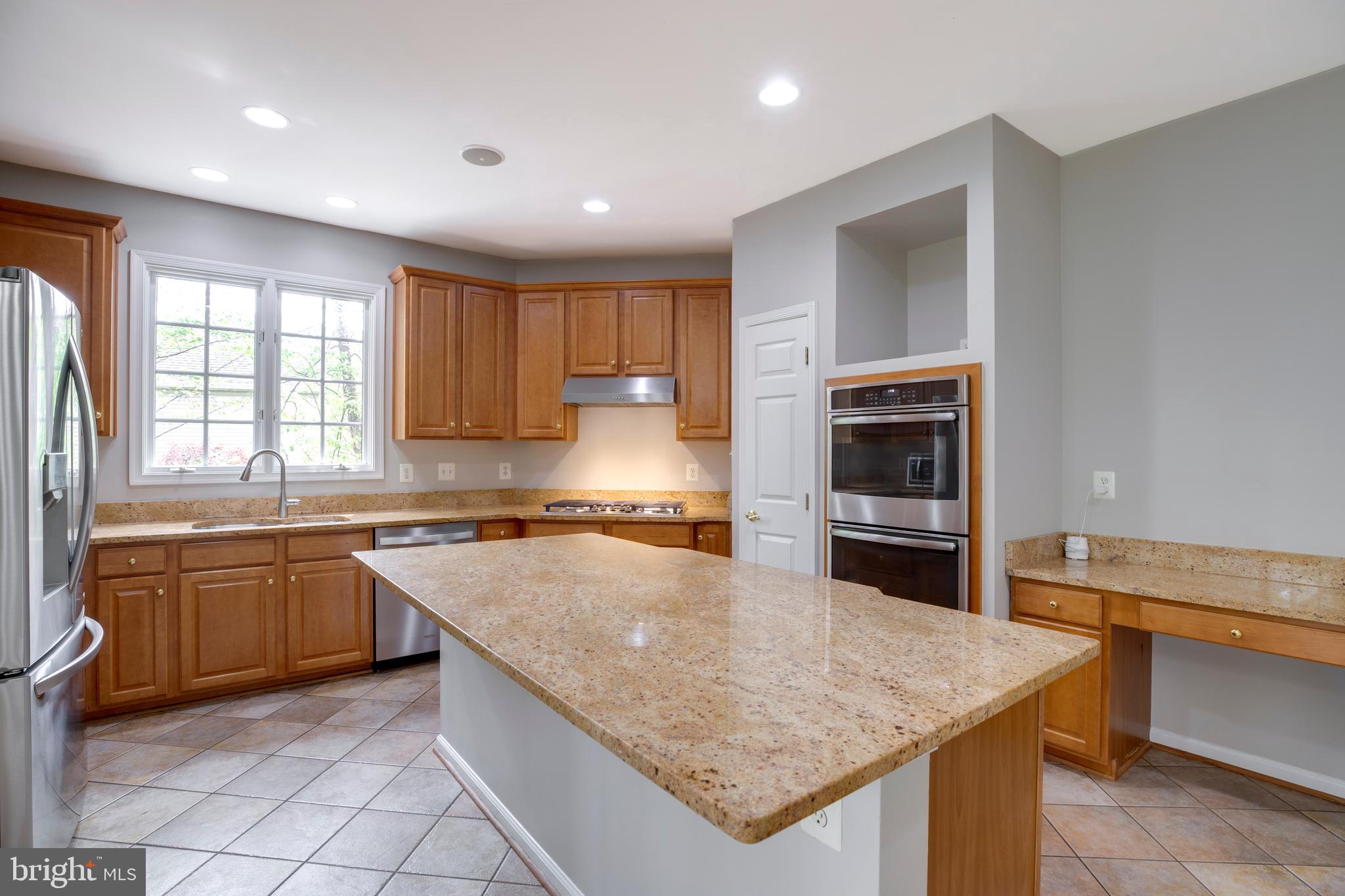 PARKSIDE MANOR - Residential