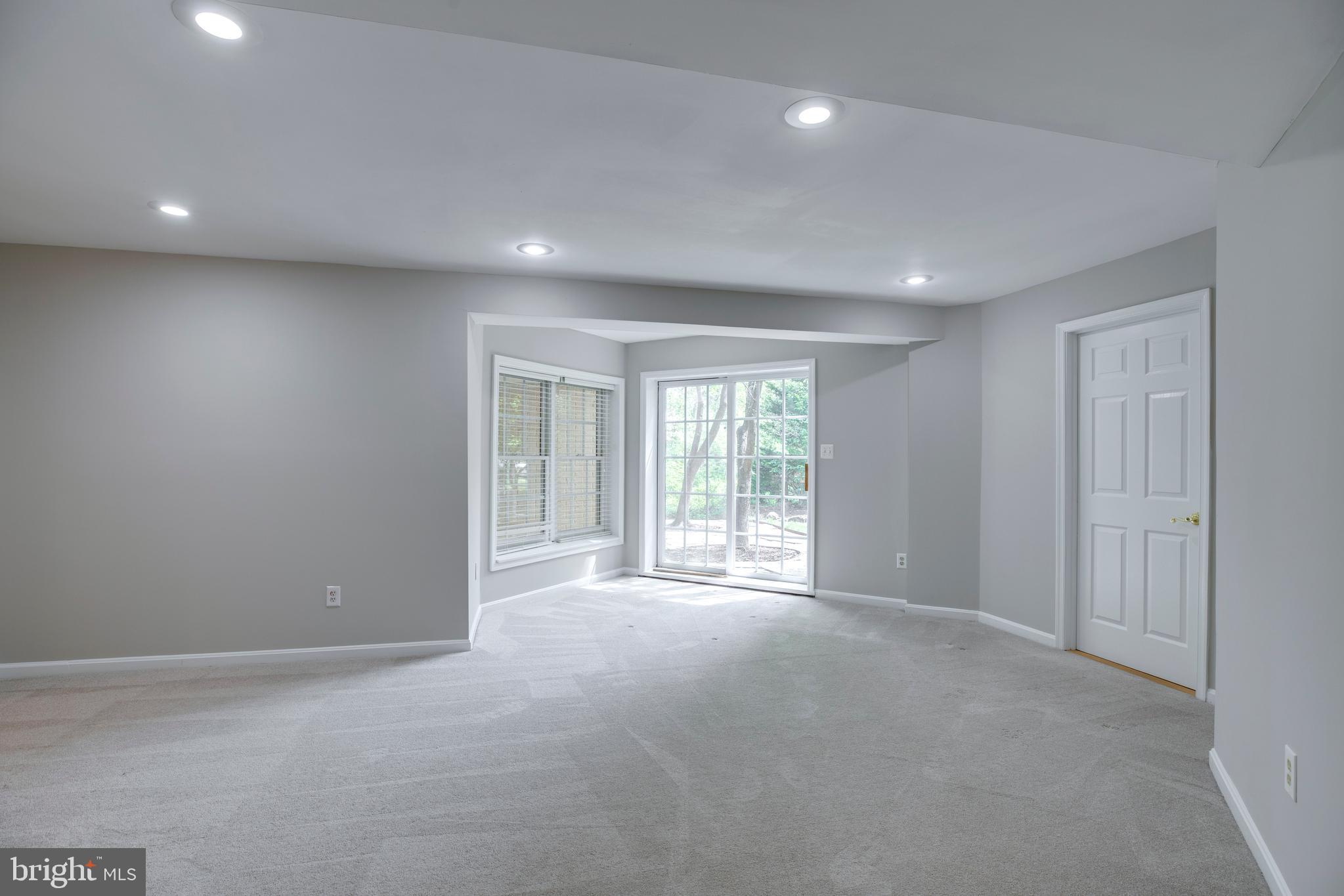 PARKSIDE MANOR - Residential