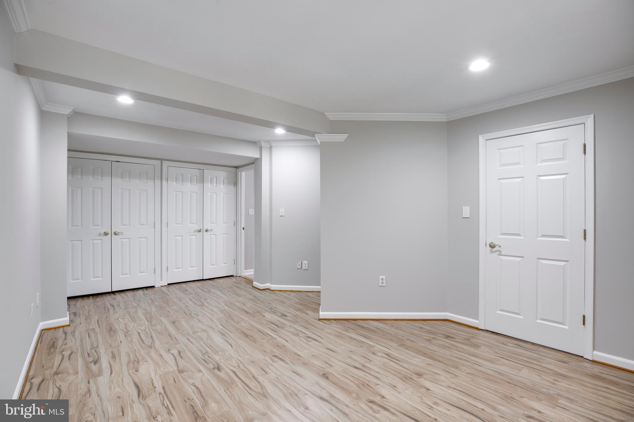 PARKSIDE MANOR - Residential