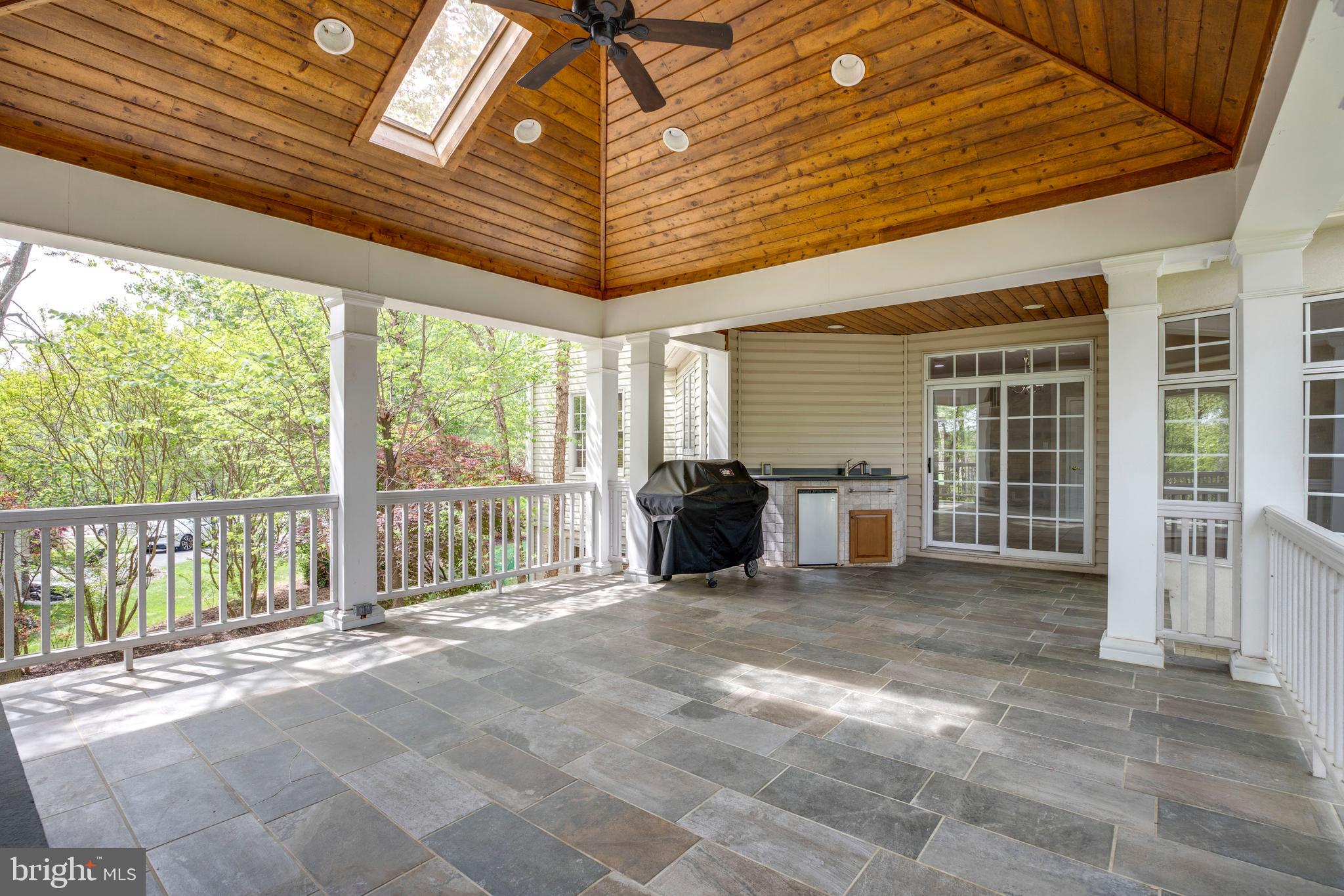 PARKSIDE MANOR - Residential